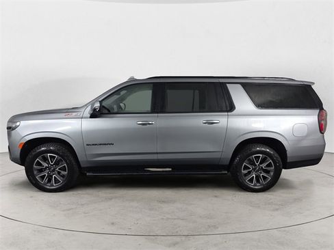 Used 2024 Chevrolet Suburban Z71 w/ Luxury Package image 2