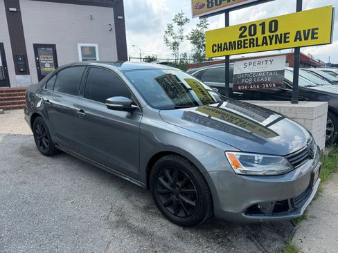 Used 2013 Volkswagen Jetta SE FWD image 2