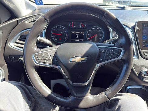 Used 2019 Chevrolet Malibu LT w/ Leather Package FWD image 20