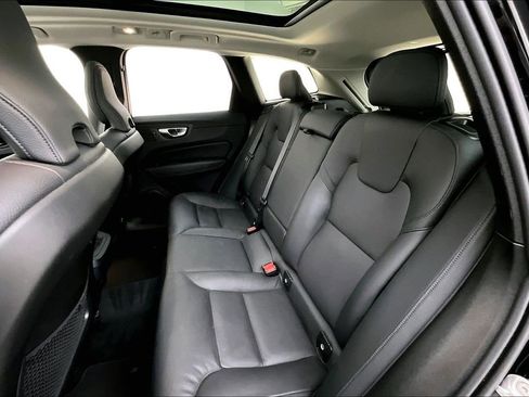 Certified 2025 Volvo XC60 B5 Plus image 33