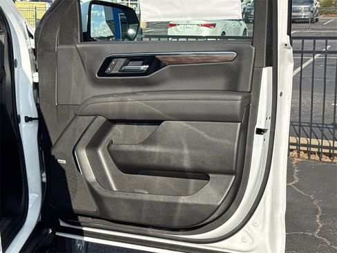 New 2026 Chevrolet Suburban LT w/ Comfort Package image 15