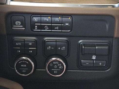 Used 2025 Chevrolet Tahoe High Country AWD/4WD image 20