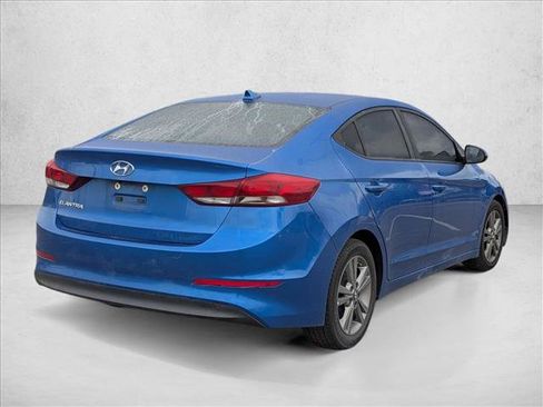 Used 2017 Hyundai Elantra SE image 5