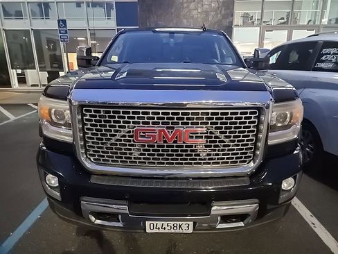 Used 2015 GMC Sierra 2500 Denali w/ Suspension Package, Off-Road image 3