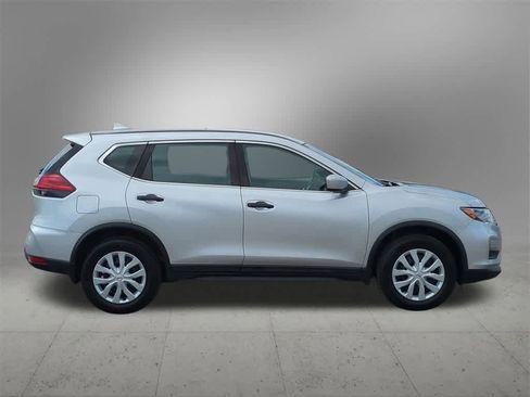 Used 2017 Nissan Rogue S image 7