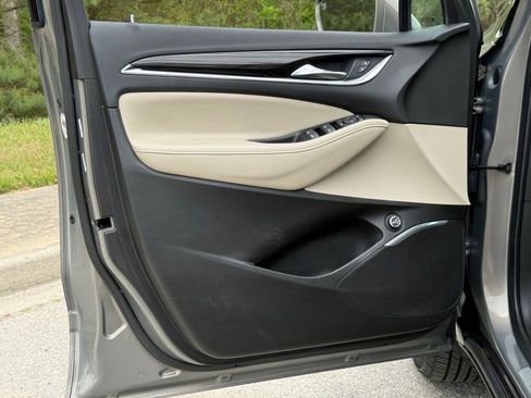 Used 2019 Buick Enclave Essence FWD image 26