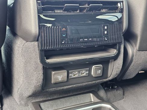 New 2026 Jeep Grand Wagoneer Limited AWD/4WD image 39