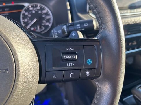Used 2023 Nissan Rogue SL FWD image 16