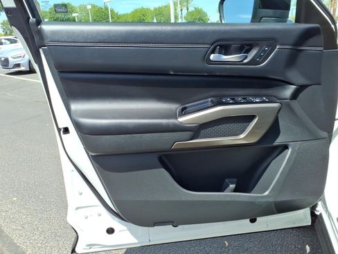 Used 2024 Nissan Pathfinder Platinum AWD/4WD image 21