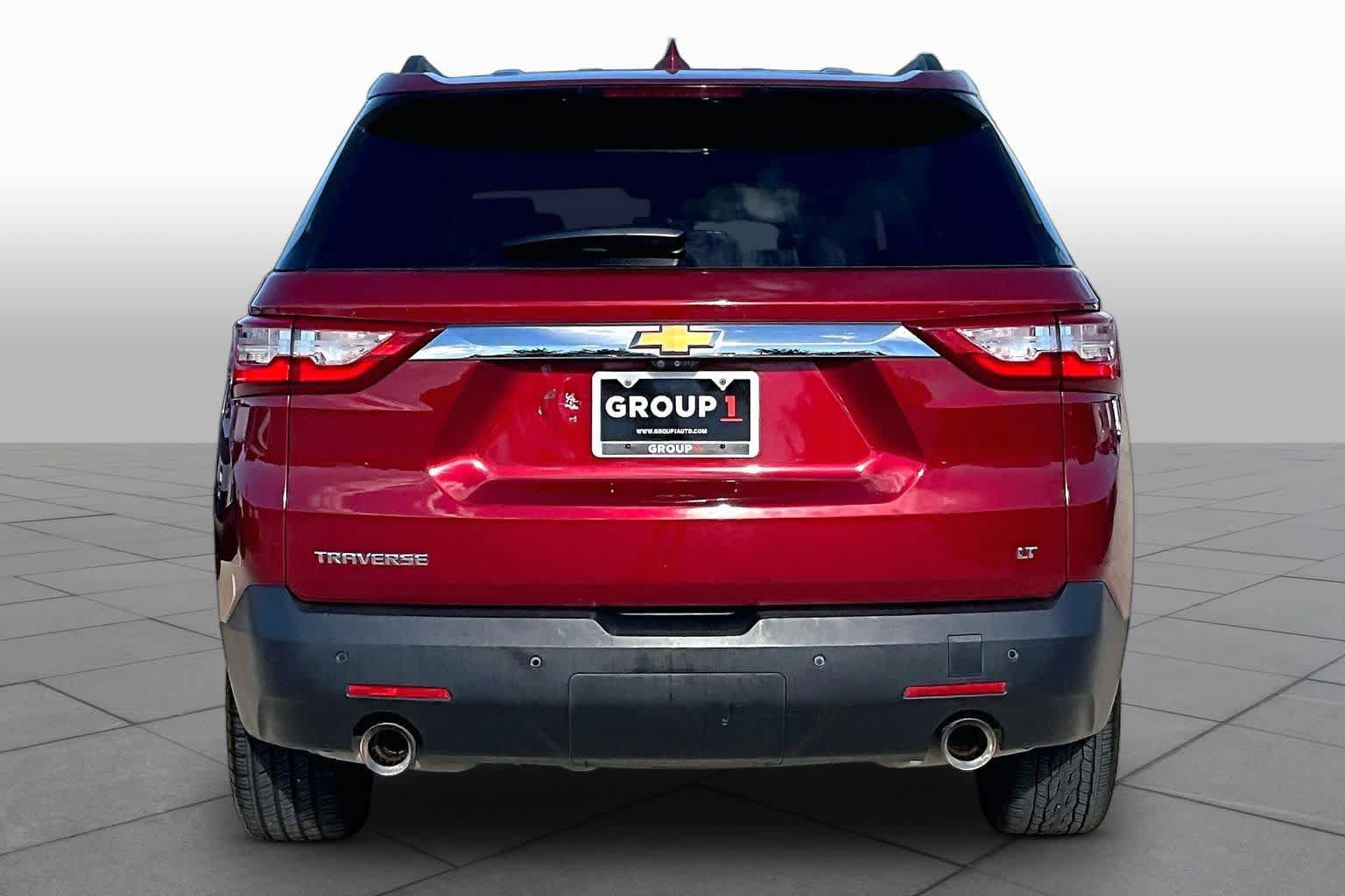 Used 2020 Chevrolet Traverse LT w/ LT Premium Package FWD image 4