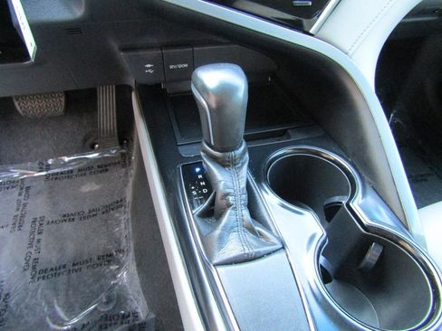 Used 2018 Toyota Camry SE image 17