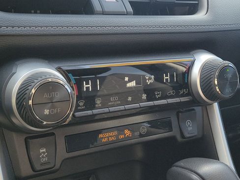 Used 2022 Toyota RAV4 XLE image 28