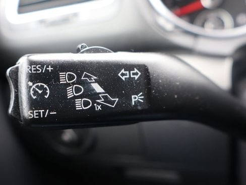 Used 2013 Volkswagen Golf 4-Door FWD image 29