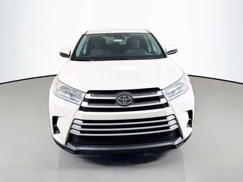 Used 2019 Toyota Highlander LE image 2