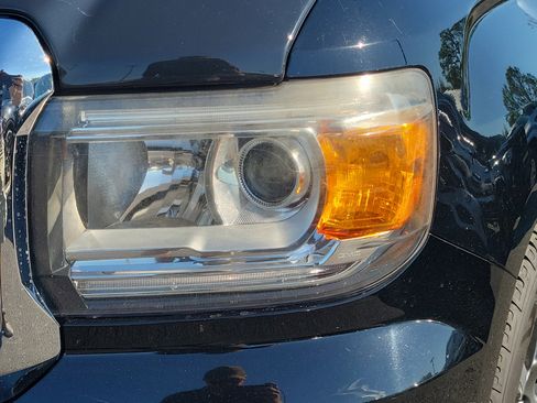 Used 2017 GMC Canyon Denali image 9