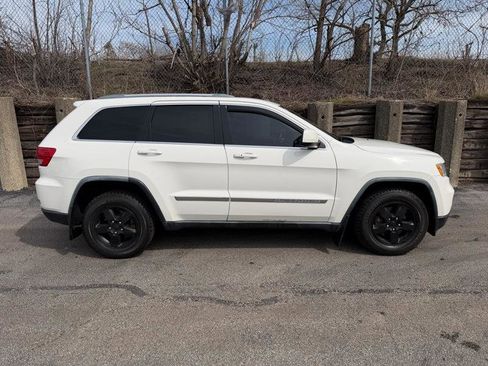 Used 2011 Jeep Grand Cherokee Laredo AWD/4WD image 8