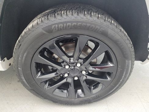 Used 2019 Jeep Grand Cherokee Altitude image 31