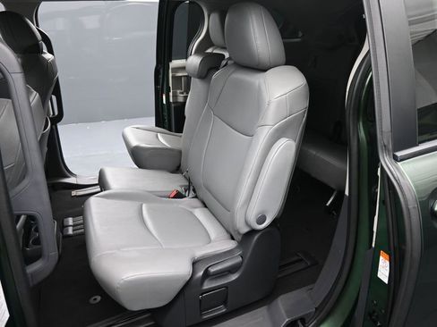 Used 2023 Toyota Sienna XLE image 17