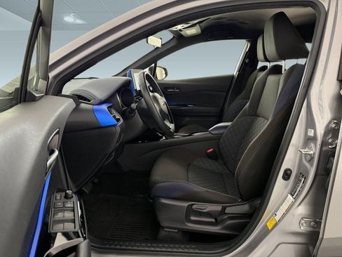 Used 2020 Toyota C-HR XLE FWD image 5