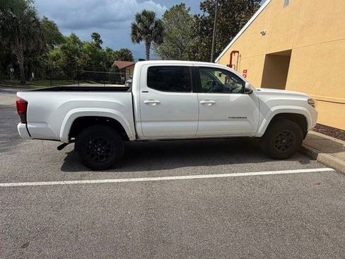 Used 2022 Toyota Tacoma SR5 w/ Technology Package RWD image 4