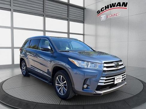 Used 2019 Toyota Highlander XLE AWD/4WD image 2