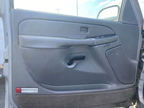 Used 2004 Chevrolet Tahoe LS w/ Preferred Equipment Group RWD image 11