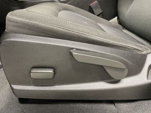 Used 2021 Chevrolet Colorado LT w/ LT Convenience Package image 12