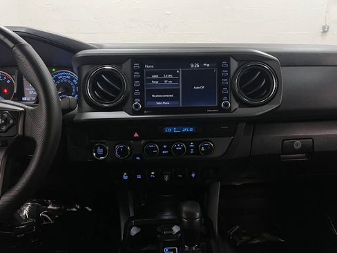 Used 2022 Toyota Tacoma TRD Off-Road image 18