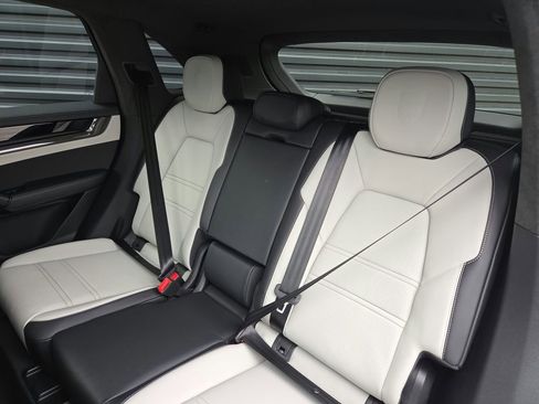 New 2026 Porsche Cayenne GTS AWD/4WD image 16