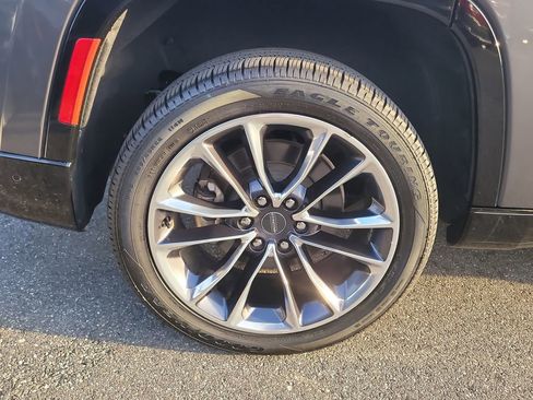 Used 2022 Jeep Wagoneer Series III w/ Premium Group I image 5