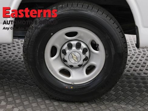 Used 2020 Chevrolet Express 3500 w/ Driver Convenience Package RWD image 31