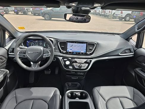 New 2025 Chrysler Pacifica Select image 18