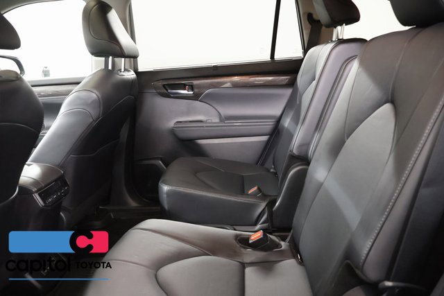 Used 2024 Toyota Highlander Limited AWD/4WD image 32