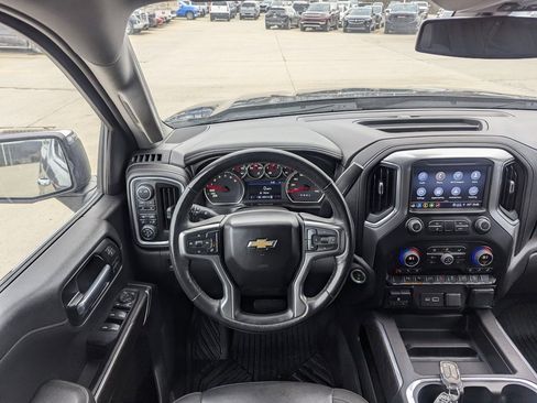 Used 2022 Chevrolet Silverado 1500 LTZ image 3