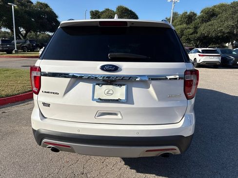 Used 2016 Ford Explorer Limited w/ Equipment Group 301A FWD image 4