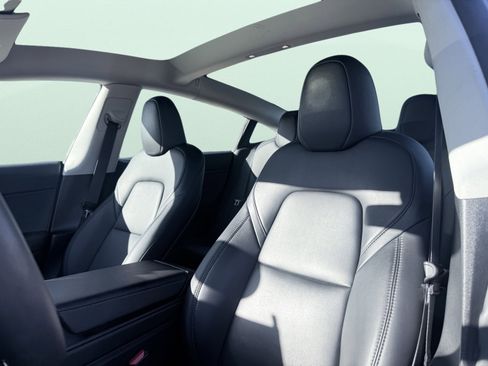 Used 2023 Tesla Model 3 Standard Range image 30