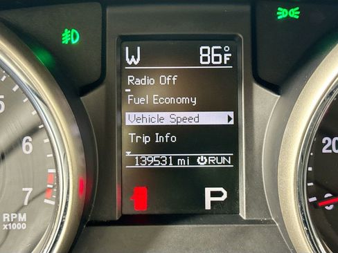 Used 2012 Jeep Grand Cherokee Laredo w/ Laredo E Group AWD/4WD image 12