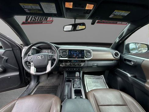 Used 2017 Toyota Tacoma Limited image 29