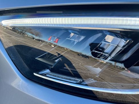 Used 2025 Mercedes-Benz GLC 350e 4MATIC image 10