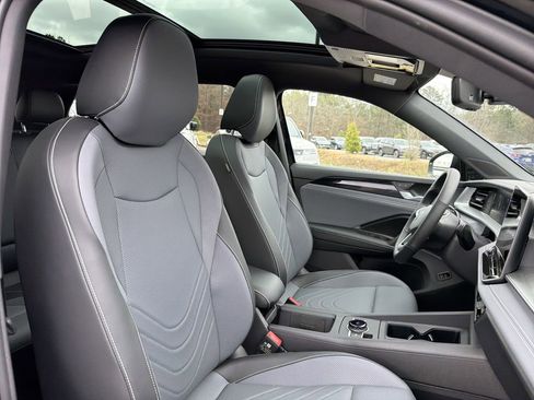 New 2026 Volkswagen Tiguan SE R-Line FWD image 19