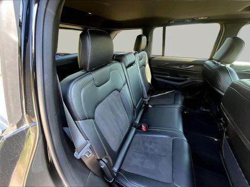 Used 2024 Jeep Grand Cherokee Altitude AWD/4WD image 23
