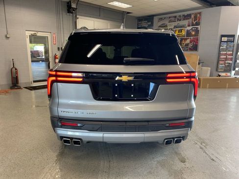 Used 2025 Chevrolet Traverse LT image 6