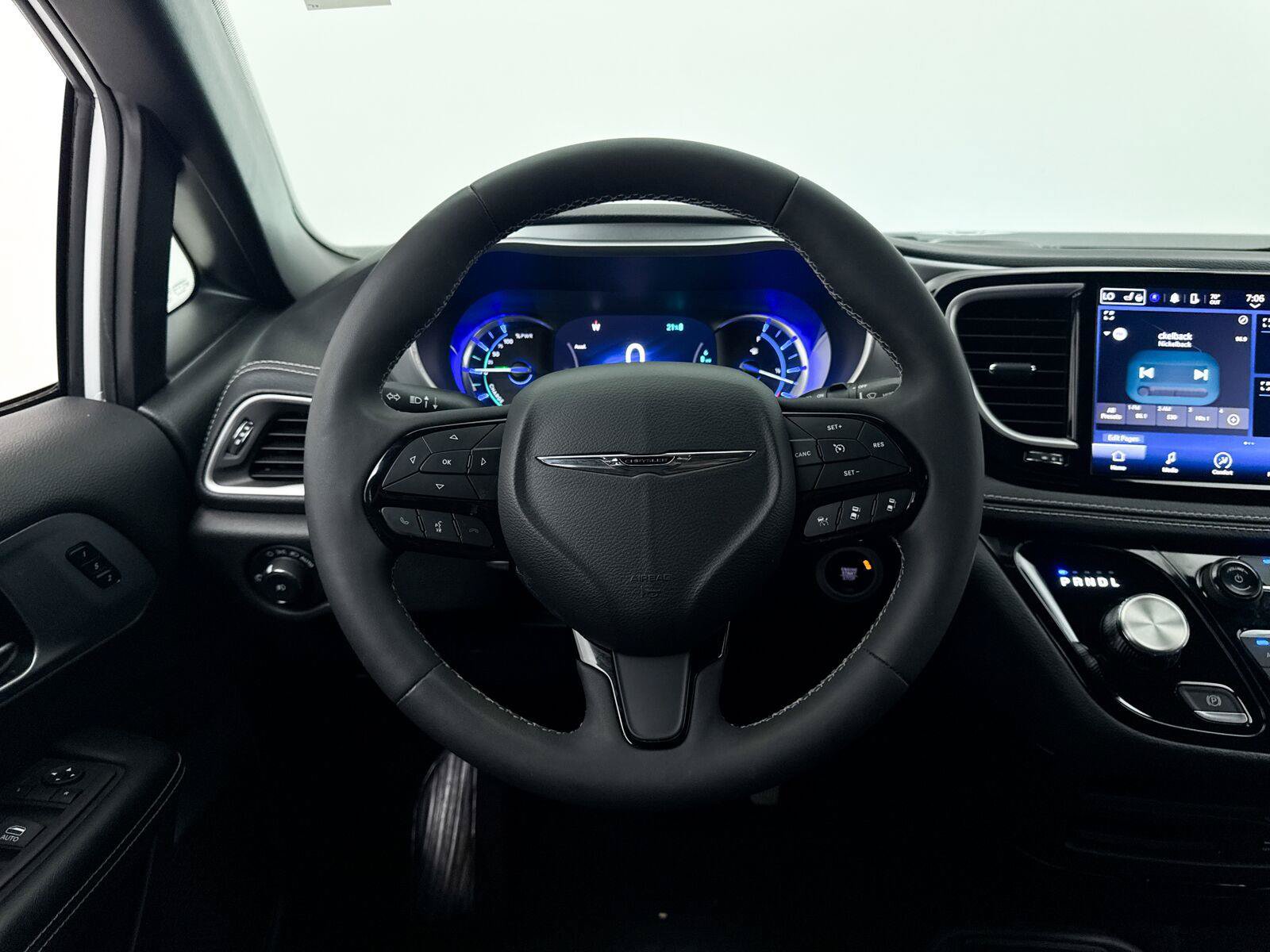 Used 2022 Chrysler Pacifica Touring-L w/ S Appearance Package FWD image 3