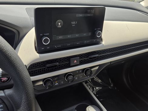 Certified 2025 Honda HR-V LX image 19