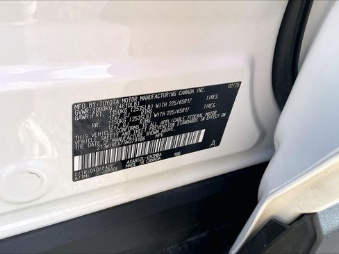 Used 2025 Toyota RAV4 XLE FWD image 34