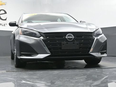 Used 2024 Nissan Altima 2.5 SV FWD image 3