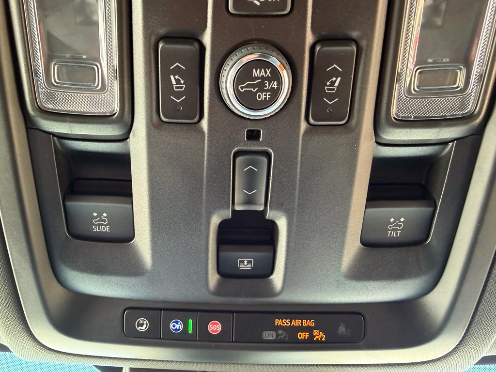 Used 2025 GMC Yukon AT4 w/ AT4 Premium Package AWD/4WD image 38