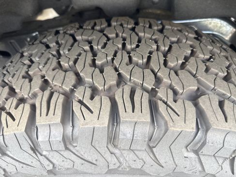 Used 2025 Ford Bronco Badlands AWD/4WD image 13