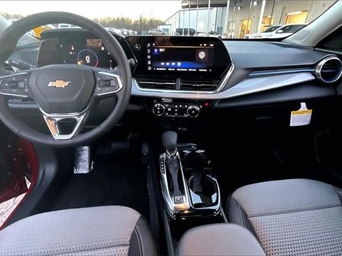 New 2026 Chevrolet Trax LT w/ Sunroof Package image 5