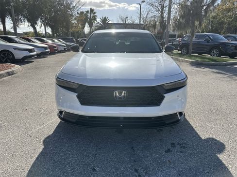 Used 2024 Honda Accord Touring image 9